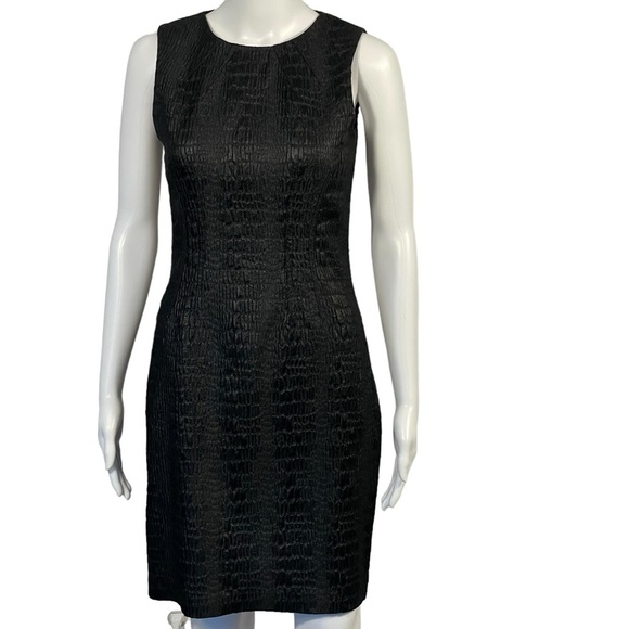 Elie Tahari Black Retile Embossed Stretch Sleeveless LBD Sheath Dress Sz 2 - Picture 1 of 11